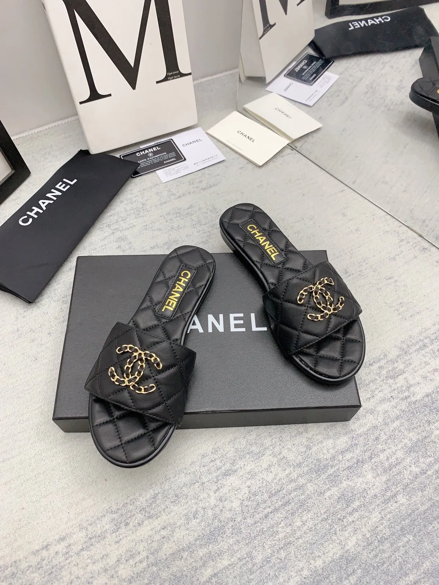 👟👟Ex-factory price 440👟👟 Women's shoes, women's clothing, women's shoes factory (higher version) [CHANEL] Chanel 2023AW super popular heavy craft hardware buckle motorcycle series💃🏻💃🏻💃🏻 ⚡️Authentic grade⚡️Top-grade version~ It is not on the same level as any version of the spot version in the domestic market. It is absolutely corresponding to the genuine product🤘🏻🤘🏻The original top-grade genuine leather sole is a real heavy craftsmanship and is OEMed by top domestic partners and costs a lot of money! There are more details, including hardware buckles, which are completely corresponding to the genuine products. You can compare them at the counter at will ✅ Upper: sheepskin ✅ Inner: imported sheepskin.. ✅ Outsole: genuine leather ✅ Heel height: flat ✅ Size: 35 to 40